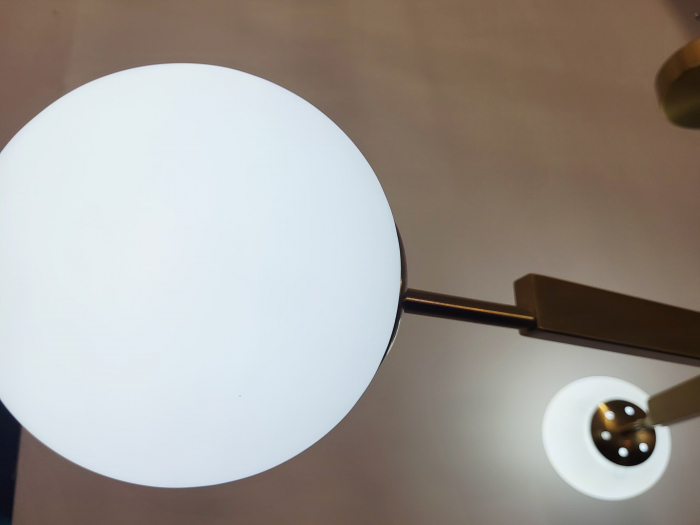 Lustră suspendată 2555/3 – 3 becuri E27, globuri sticlă albă mată, metal crom/auriu, Ø80cm [4]