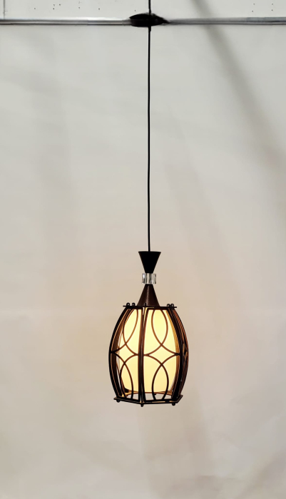 Pendul 2361/1 elegant cu abajur alb mat și detalii geometrice [1]