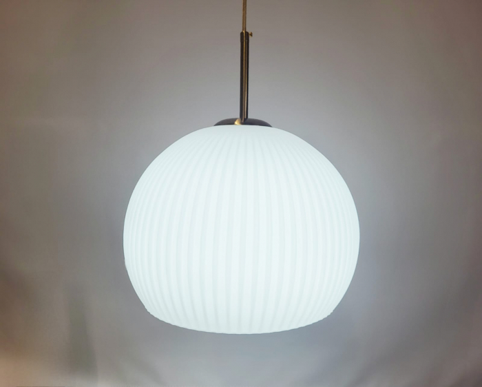 Pendul 8098/1 cu abajur din sticlă albă striată Ø30 cm și detalii aurii [4]