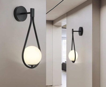 APLICE SI PLAFONIERE - Aplica de perete 6121, metal auriu sau negru, glob sticlă mată albă, design modern, E27