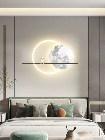 APLICE SI PLAFONIERE - Aplică de perete și ornament model 2557, astronaut cu lună și cerc LED, diametru 50 cm