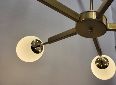 Lustră 2555/5 cu 5 globuri din sticlă mată, metal crom sau auriu, Ø90 cm [1]