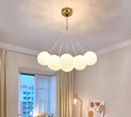 Lustră HJ 2331 – metal auriu, globuri sticlă albă mată, 7 / 9 / 11 becuri E27, design modern elegant [1]