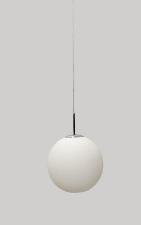 Pendul 8001/300 cu abajur alb mat Ø30 cm, cablu reglabil până la 150 cm, finisaj auriu sau crom. Elegant și versatil, ideal pentru dining, living sau dressing. [1]