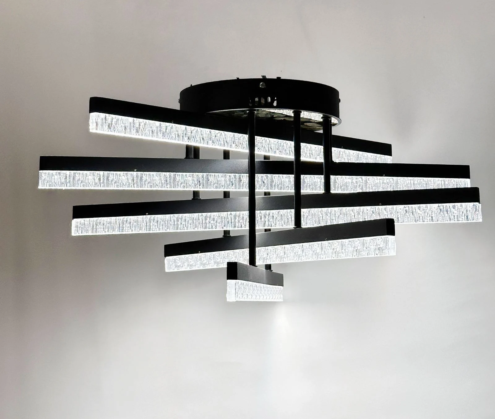 Lustra LED WG5131-5 GD+BK, 120W, Negru & Auriu, Telecomandă, 3 Tipuri de Lumină [1]