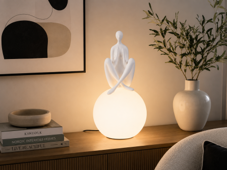 Veioză artistică T1255 cu statuetă albă sau neagră și glob din acril alb mat [1]