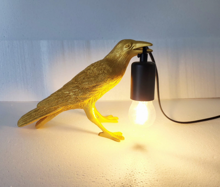 VEIOZE SI LAMPADARE - Veioză decorativă 2515/1 – pasăre aurie cu bec E27, rasină, 30 cm