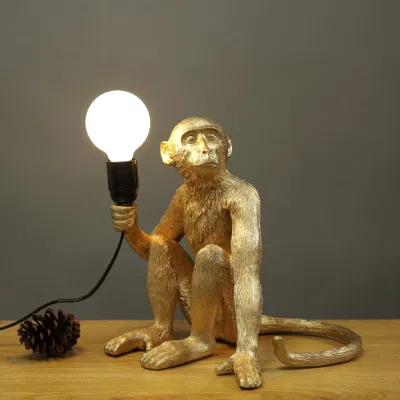 VEIOZE SI LAMPADARE - Veioză decorativă T301 GL – Maimuță aurie, E27, din rășină