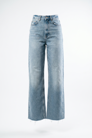Noutati - Blugi Distressed