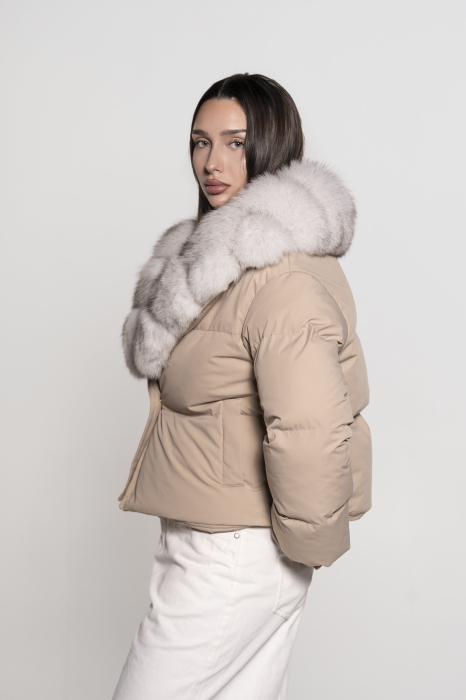 Făs impermeabil accesorizat cu guler din vulpe polar [2]