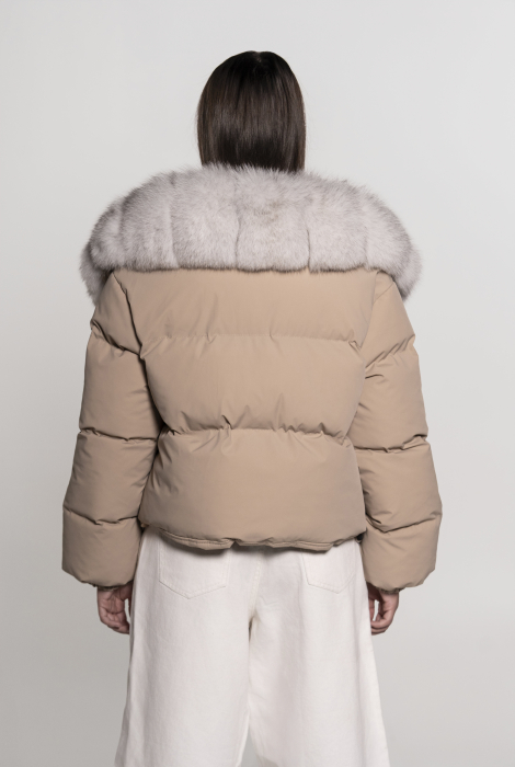 Făs impermeabil accesorizat cu guler din vulpe polar [3]