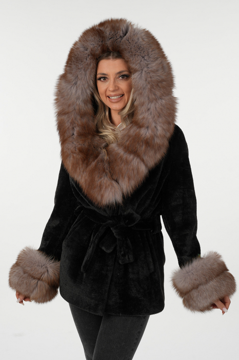 Haină din blană alcantara accesorizat cu guler din vulpe polară [1]