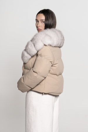 Făs impermeabil accesorizat cu guler din vulpe polar [3]