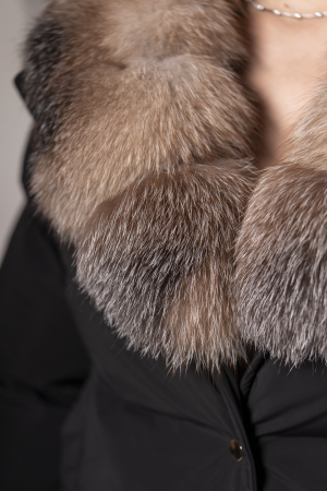 Geacă fas impermeabil accesorizată cu guler din vulpe canadiană [3]
