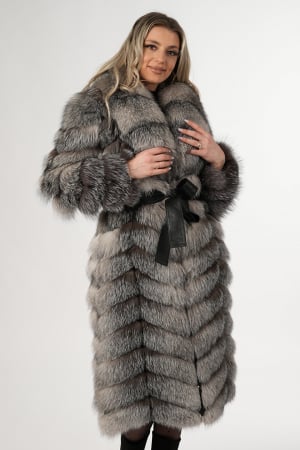 PALTOANE DE BLANĂ - Haină din blană de vulpe argintie lungă accesorizată cu cordon și guler