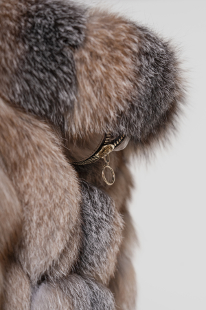 Vulpe canadiană lucrată pe suport de piele naturală [3]