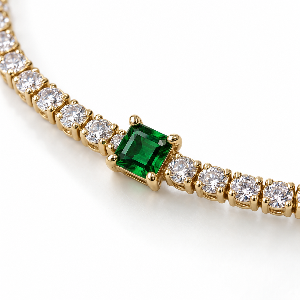 Brățară tennis aurie cu pietre transparente rotunde și zirconiu cubic verde pătrat în centru [3]