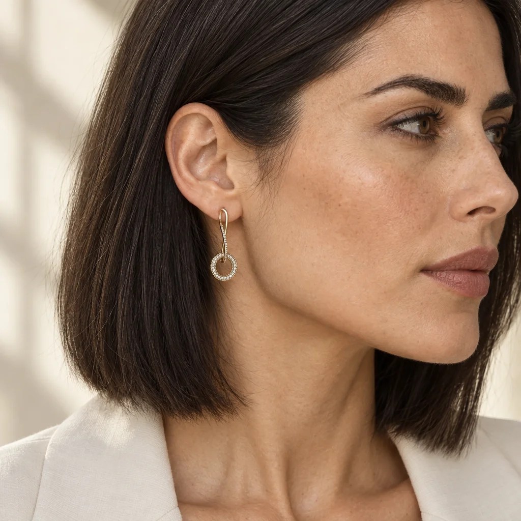 Cercei aurii cu cercuri suspendate și șiruri de pietre transparente [1]
