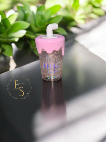 Luciu de Buze USHAS Juicy, 5.3g – Hidratare & Strălucire, Ambalaj în Formă de Pahar cu Pai [1]