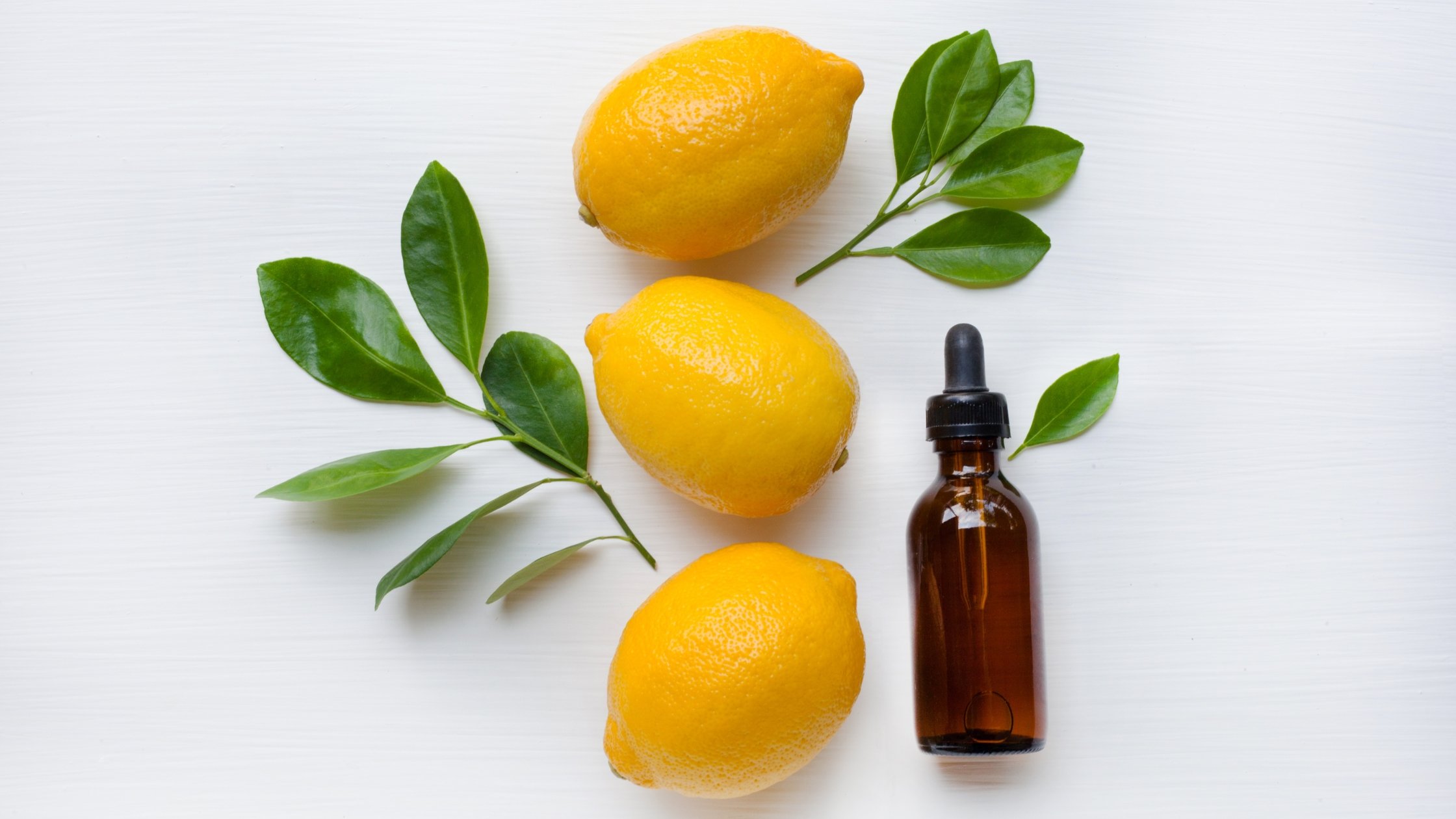 Uleiul esențial de Lămâie – detox, claritate și energie proaspătă în fiecare picătură