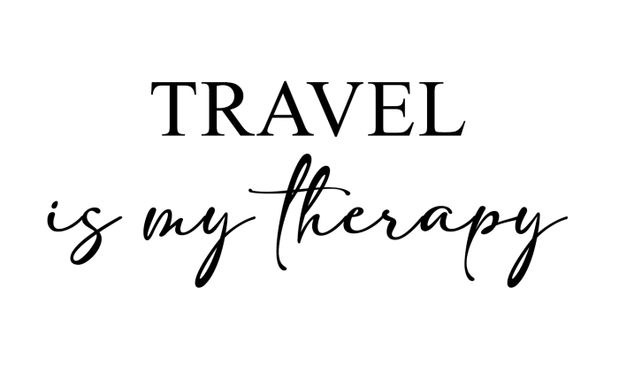 Tricou alb „Travel is my therapy” – bumbac premium, design minimalist [3]