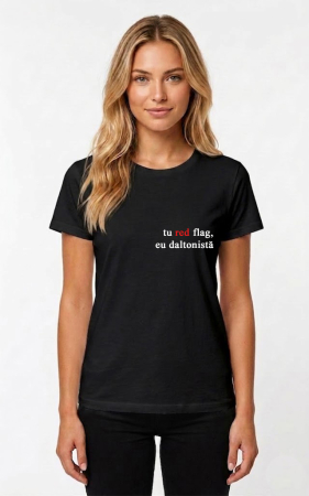 Cadouri Personalizate - Tricou alb/negru „Tu red flag, eu daltonistă” – bumbac premium, design funny statement