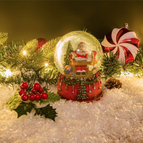 Glob de Zapada Decorativ de Craciun Muzical Mos Craciun Birou 14cm [1]