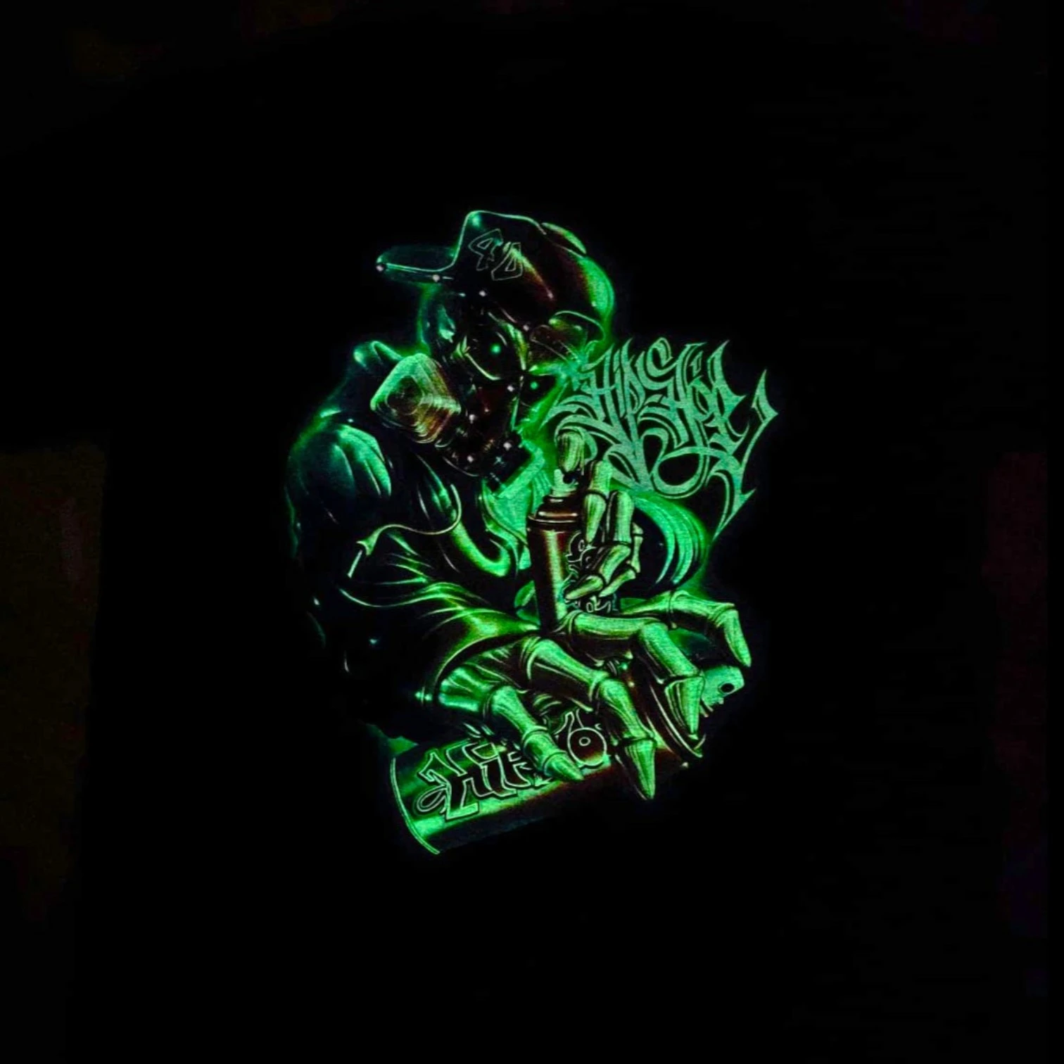 tricou-street-graffiti-artist-spray-glow-in-the-dark [2]