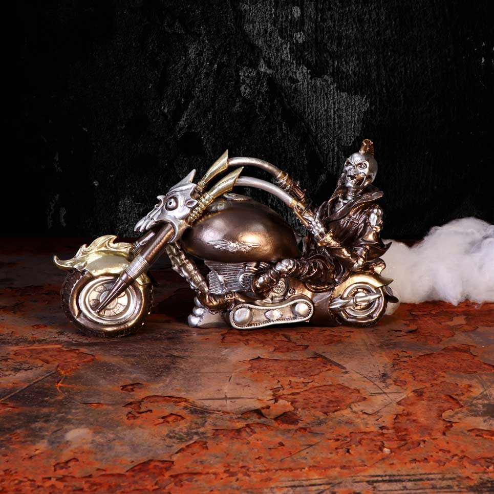 Wheels of Steel – Figurina Biker Steampunk [1]