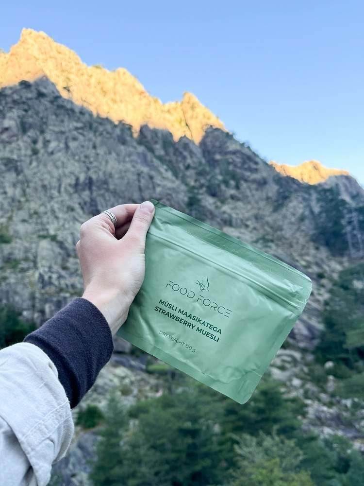 Pachet ratie de mic dejun cu granola si muesli de capsuni (mancare deshidratata) [4]