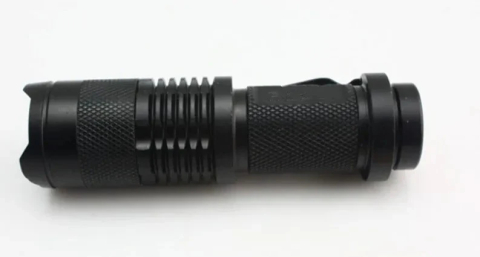 Gadgeturi - Lanterna metalica de inalta calitate cu lumina LED de zi