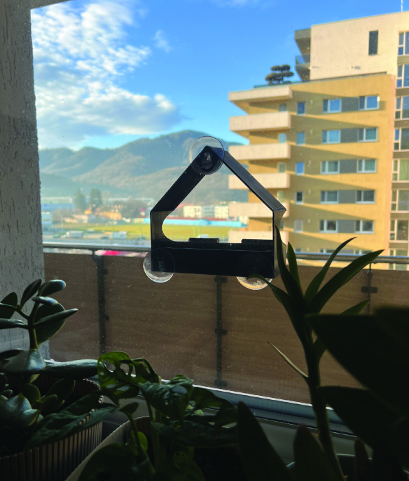 Hranitor pasari care se lipeste de geam, negru 150 x 160 [7]