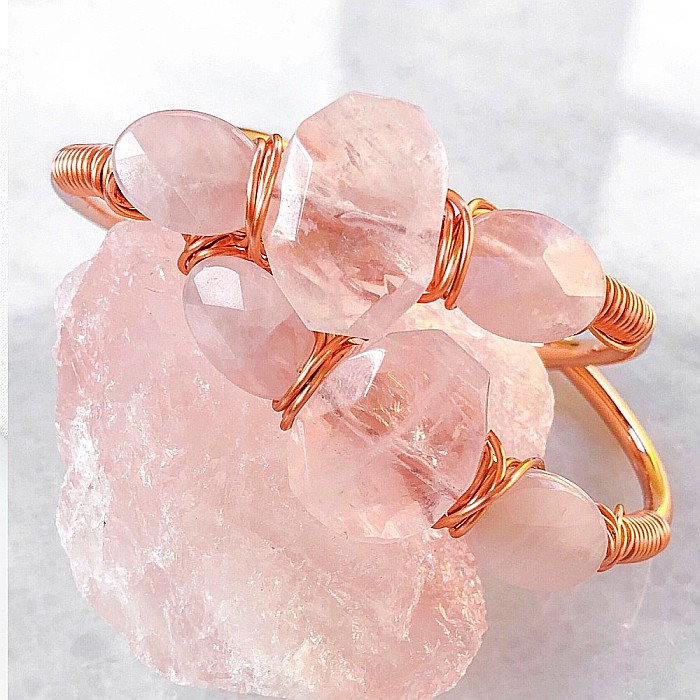 Bratara cuff cu cristal de Cuart Roz, brut, Enyia, placata cu aur de 24K [1]