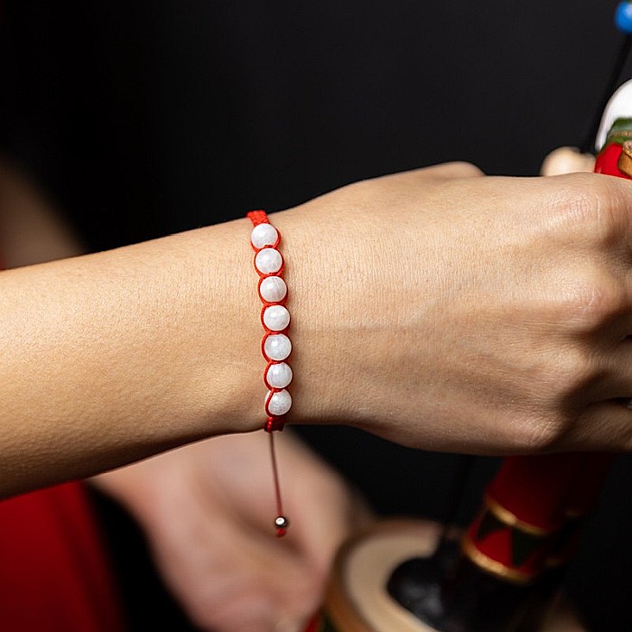 Bratara dama Iolanda din cristale de Piatra Lunii cu snur rosu, margele de 8mm [2]