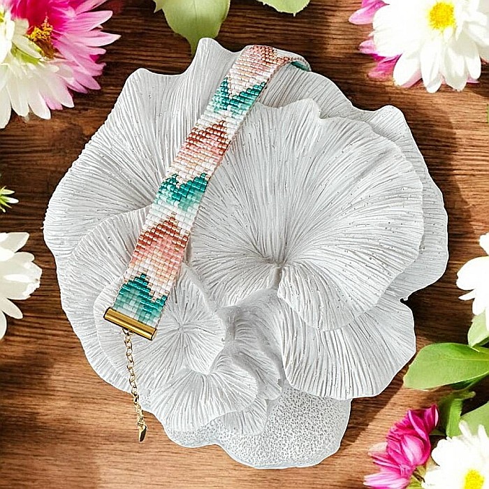 Bratara dama lata realizata manual din margele miyuki in culori pastel Nelia [5]