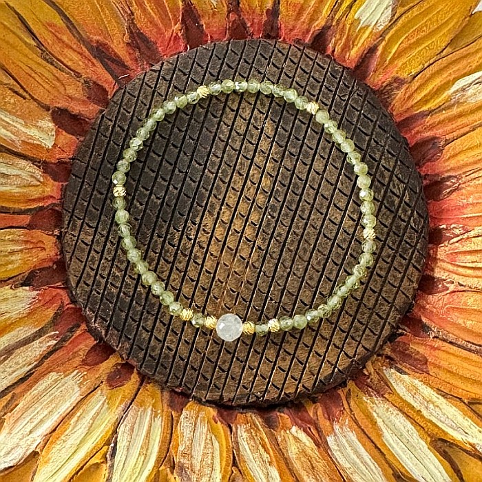 Bratara femei Aliona din pietre naturale de Peridot fatetat cu Prehnit si accesorii din argint placat cu aur [4]