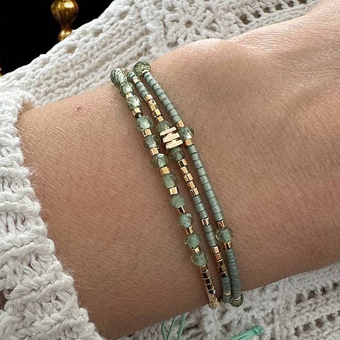 Bratara handmade 3 straturi Fariha din Miyuki si Apatit Verde cu charm auriu [2]