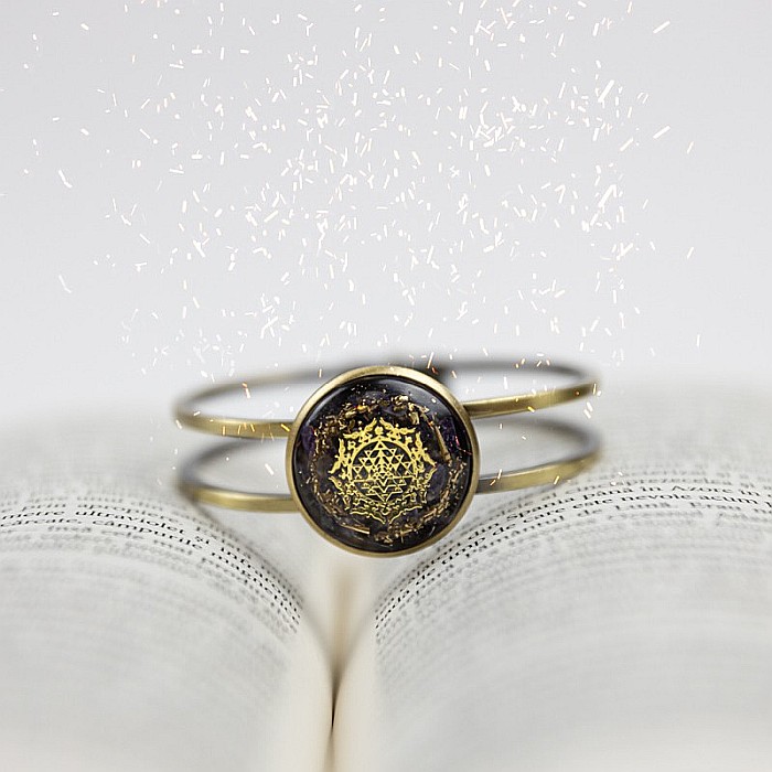 Bratara orgonica ASHIA din alama galvanizata in bronz antic, foite Cupru si Cristale Naturale de Ametist si Sri Yantra, 6.2 cm [7]