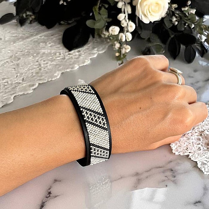 Bratara rigida Lira miyuki negru-argintiu pe suport din piele, 18 cm [1]