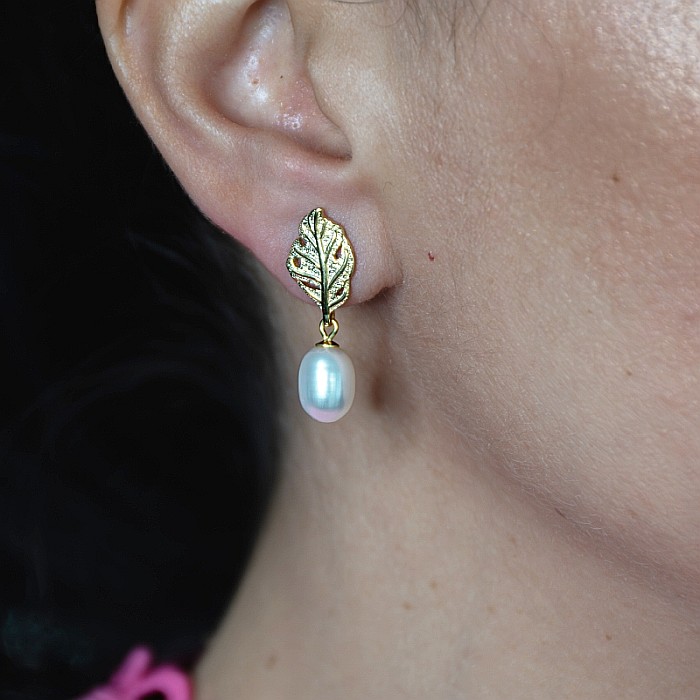 Bucura-te de feminitate si eleganta cu noii cercei din argint 925 cu model frunza si perle [2]