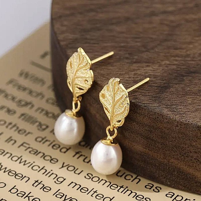 Bucura-te de feminitate si eleganta cu noii cercei din argint 925 cu model frunza si perle [1]