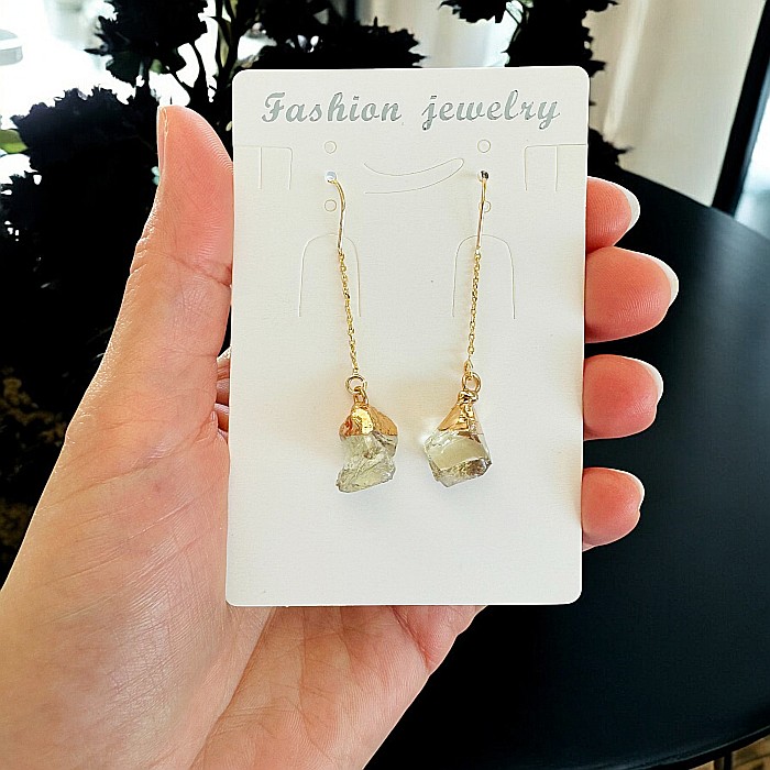 Cercei lungi drop eleganti Elara cu cristal brut de Peridot placati cu aur [6]