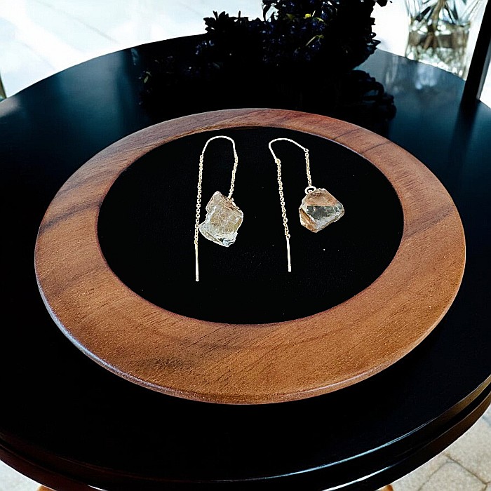 Cercei lungi drop eleganti Elara cu cristal brut de Peridot placati cu aur [4]