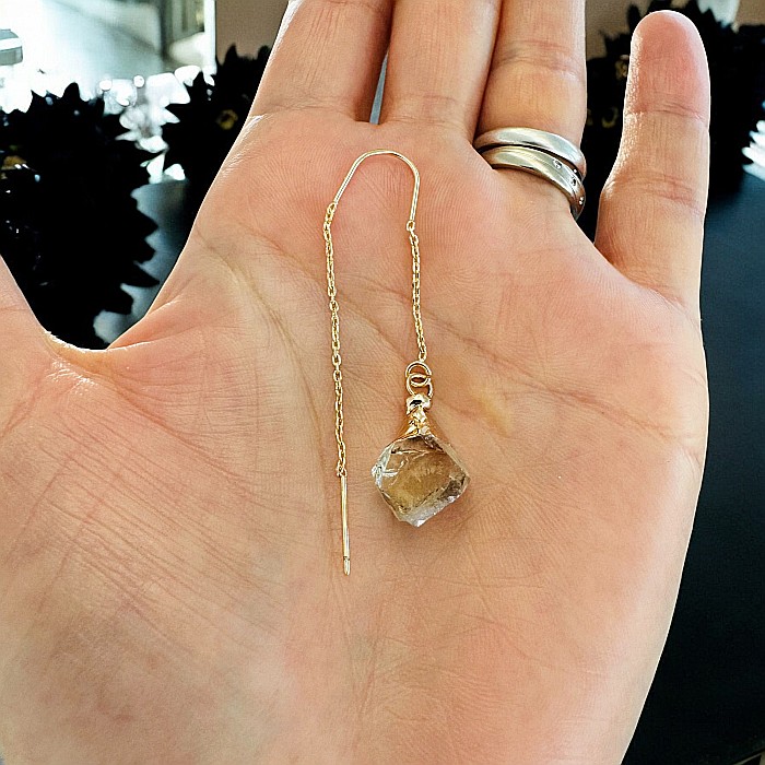 Cercei lungi drop eleganti Elara cu cristal brut de Peridot placati cu aur [7]