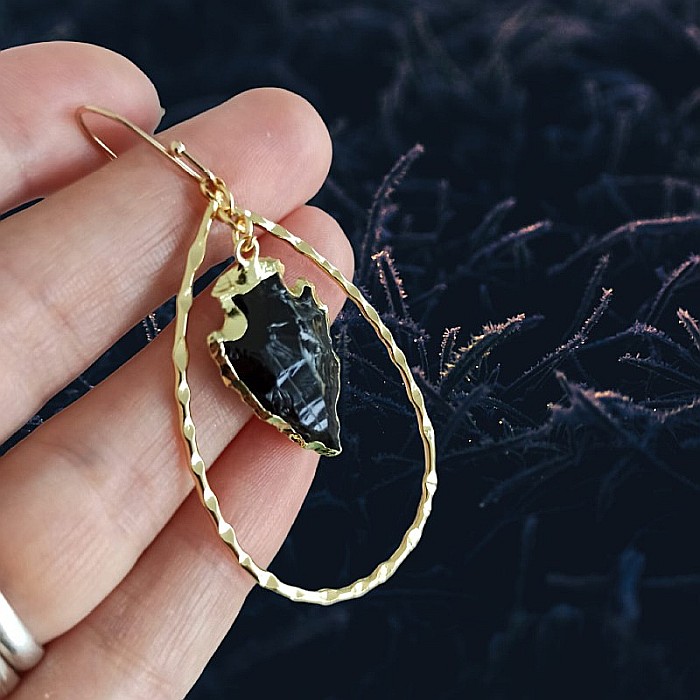 Cercei Sari cu cristale de Obsidian in forma de sageata ❤️ [3]