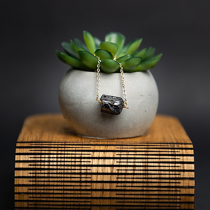 Colier lant cu piatra de turmalina neagra bruta, Aron, placat cu aur de 18K [7]