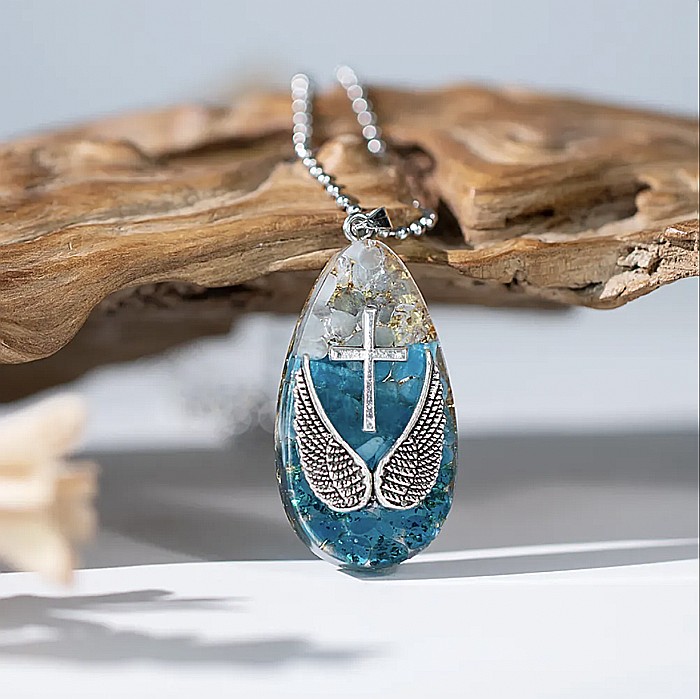 Colier cu pandantiv orgonic cu aripi de inger si cruce din cristale de apatit si cuart energetic [3]