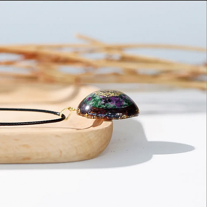 Colier cu pandantiv Orgonic Energetic cu cristale de epidot si granat pentru protectie si meditatie [5]