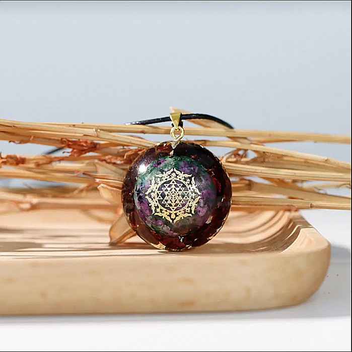 Colier cu pandantiv Orgonic Energetic cu cristale de epidot si granat pentru protectie si meditatie [1]