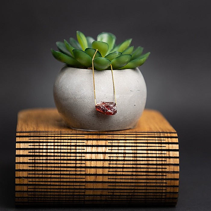 Colier delicat cu piatra naturala de Granat, Dara, placat cu aur de 18K [3]